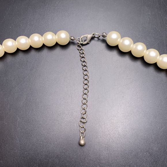 Faux Pearl Cameo Charm Pendant Necklace Antiqued Style Skeleton Key Fleur De Lis - Picture 4 of 6